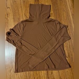 Old Navy Ultralite Go Dry Active Turtleneck